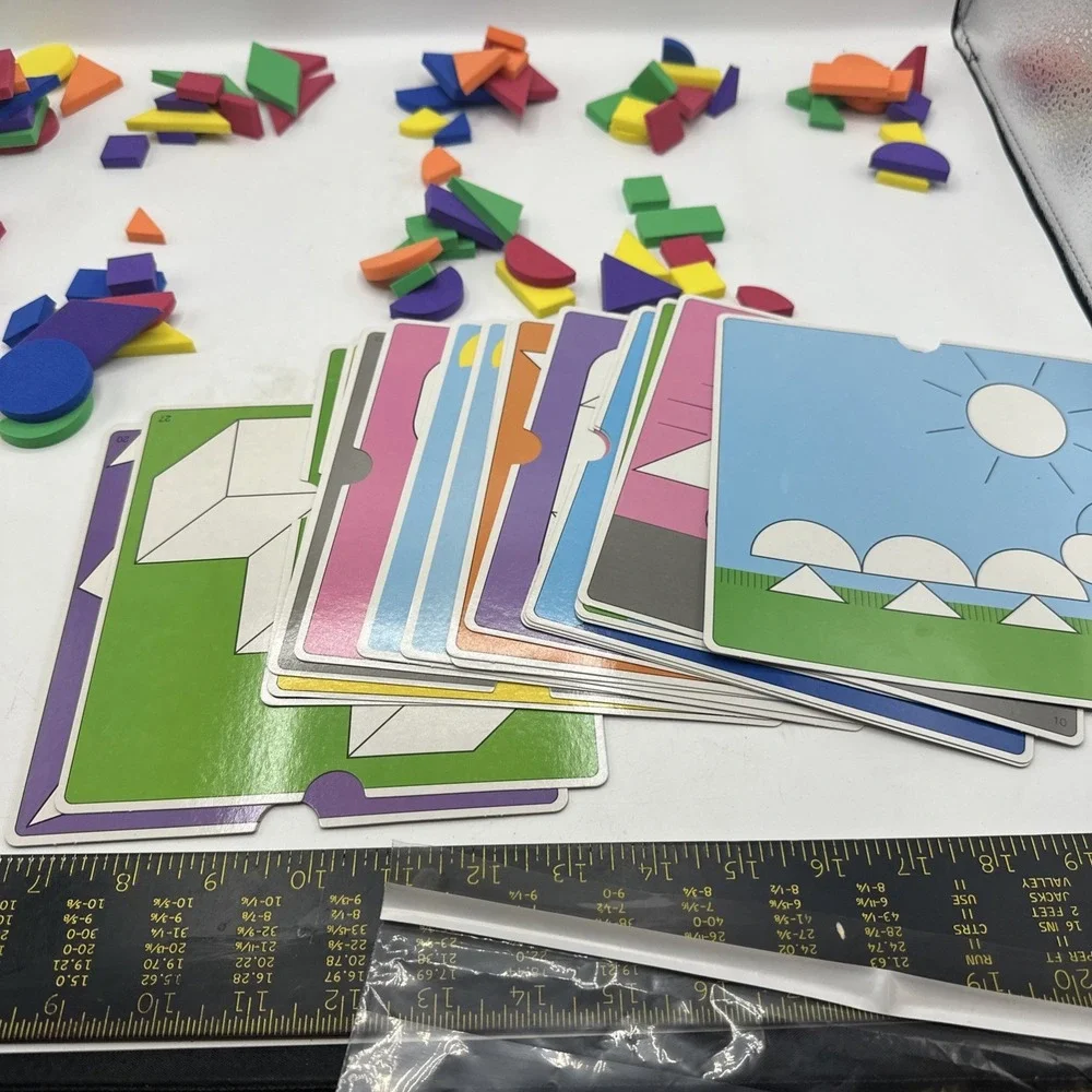 Discovery Toys 1996 Playful Patterns Design Activity Play Learning Game 2930‎